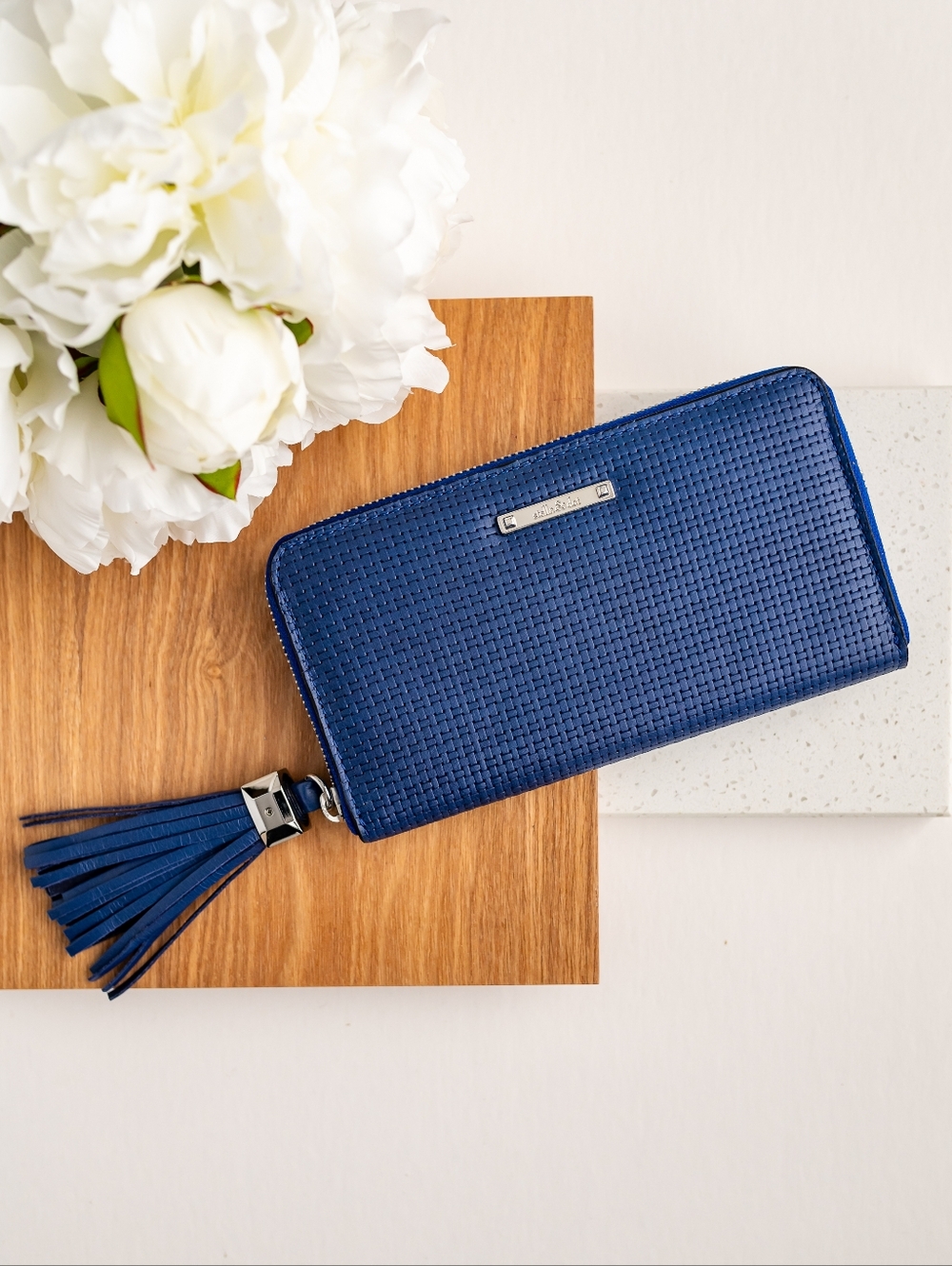 Stella & Dot Blue Zip-Around Wallet